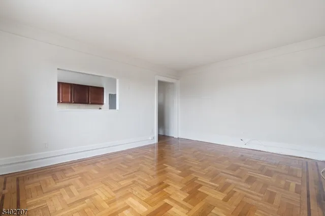 $1,928 | 165 Franklin Street, Unit 408, Bloomfield, NJ 07003