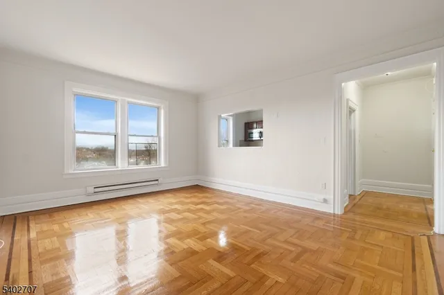 $1,928 | 165 Franklin Street, Unit 408, Bloomfield, NJ 07003