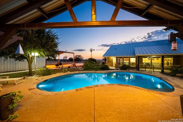 $1,200,000 | 14033 Farm To Market 775, La Vernia, TX 78121