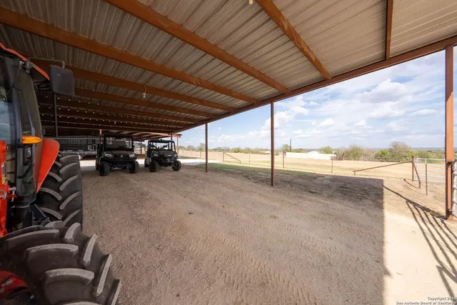 $1,200,000 | 14033 Farm To Market 775, La Vernia, TX 78121
