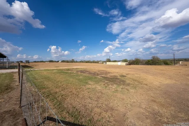 $1,200,000 | 14033 Farm To Market 775, La Vernia, TX 78121