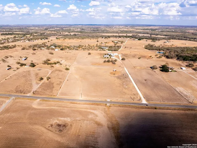 $1,200,000 | 14033 Farm To Market 775, La Vernia, TX 78121