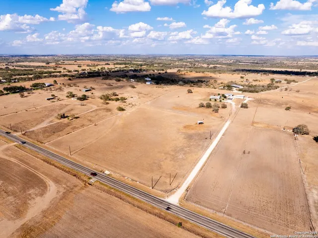 $1,200,000 | 14033 Farm To Market 775, La Vernia, TX 78121