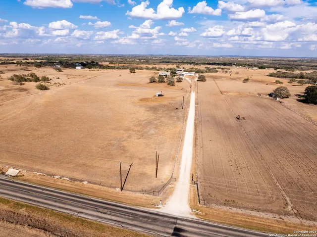 $1,200,000 | 14033 Farm To Market 775, La Vernia, TX 78121