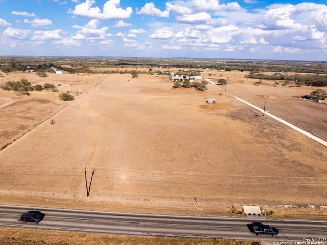 $1,200,000 | 14033 Farm To Market 775, La Vernia, TX 78121