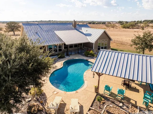 $1,200,000 | 14033 Farm To Market 775, La Vernia, TX 78121