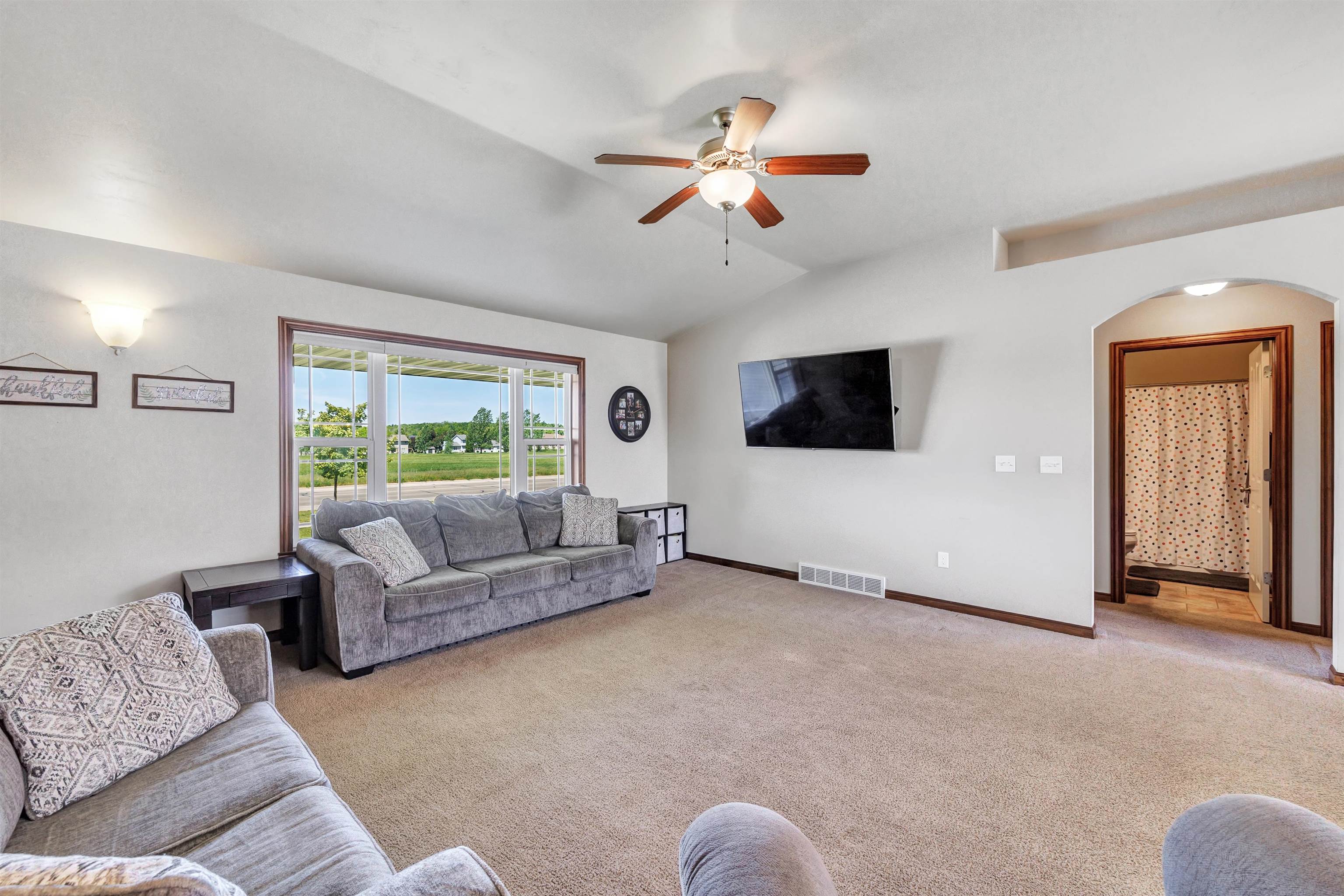 1659 Ontario Road Green Bay, WI 54311 - Photo 3 of 37