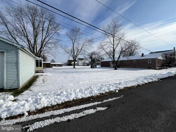 $245,000 | 2 New Market Street, Freeburg, PA 17827