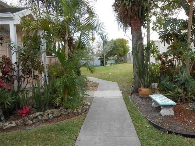 $2,200 | 2046 Winners Circle, Unit 2046, Pompano Beach, FL 33068