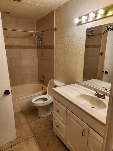 $2,200 | 2046 Winners Circle, Unit 2046, Pompano Beach, FL 33068