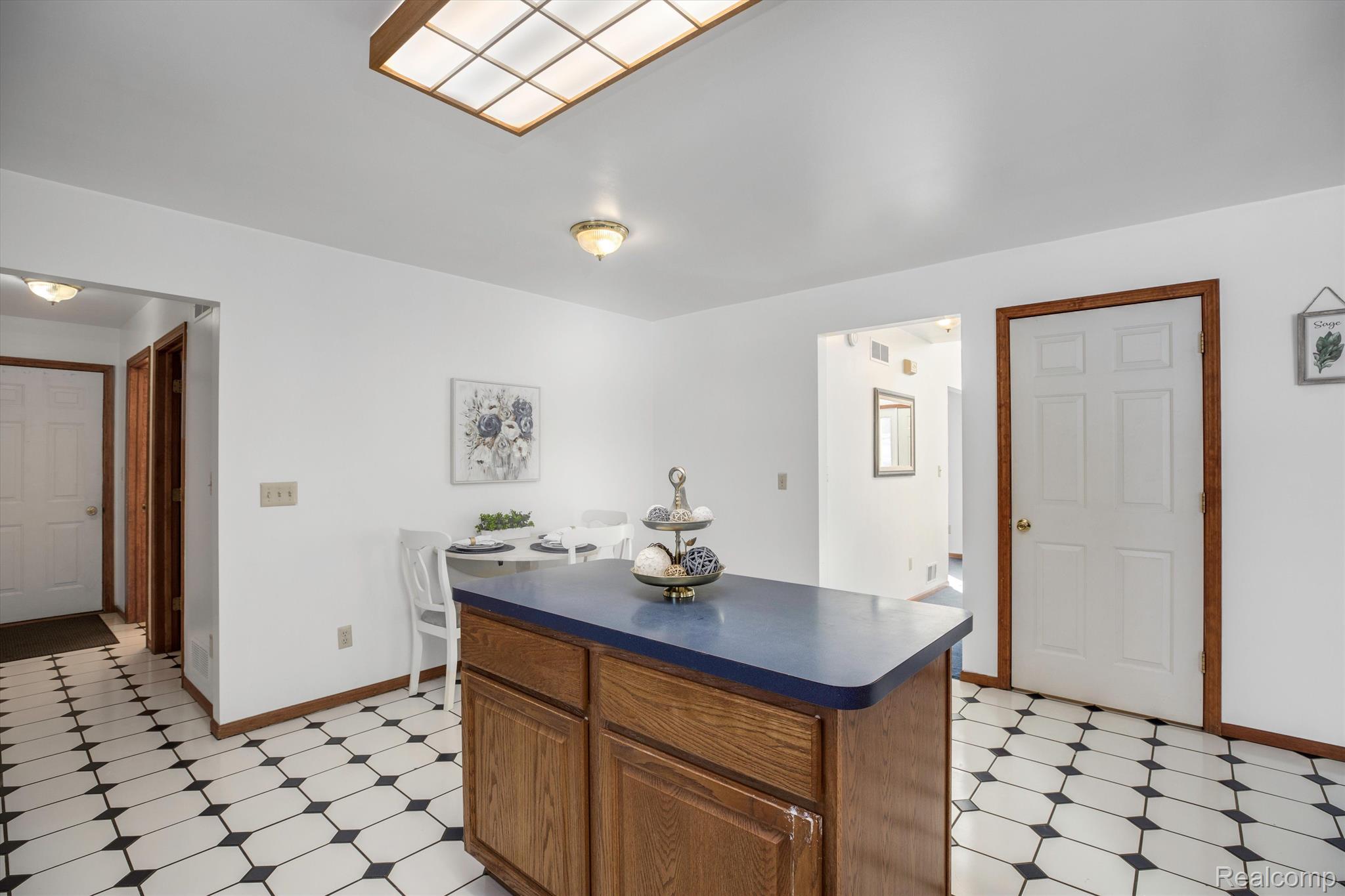 36800 West 11 Mile Road Farmington, MI 48331 - Photo 14 of 47 Gallery Image 14