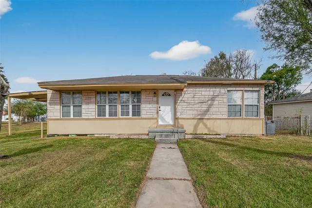 $165,000 | 1221 Parkway Drive, Baytown, TX 77520
