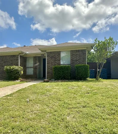 $2,100 | 726 Cory Street, Grapevine, TX 76051