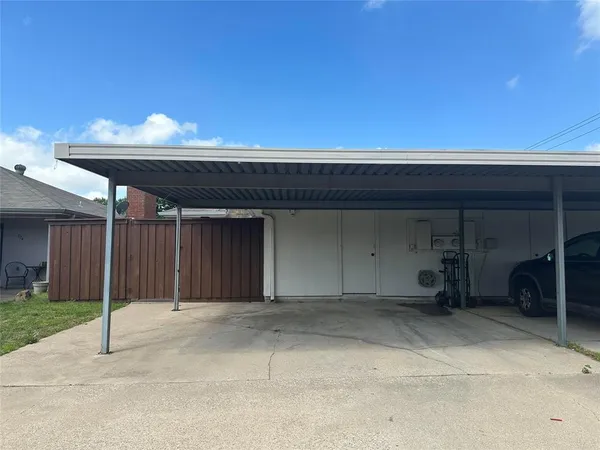 $2,100 | 726 Cory Street, Grapevine, TX 76051