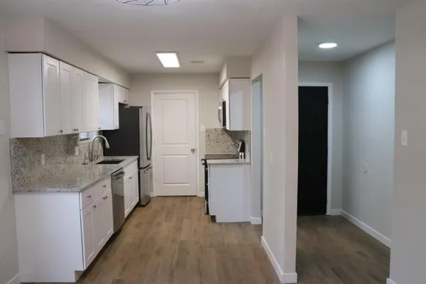 $2,250 | 726 Cory Street, Grapevine, TX 76051