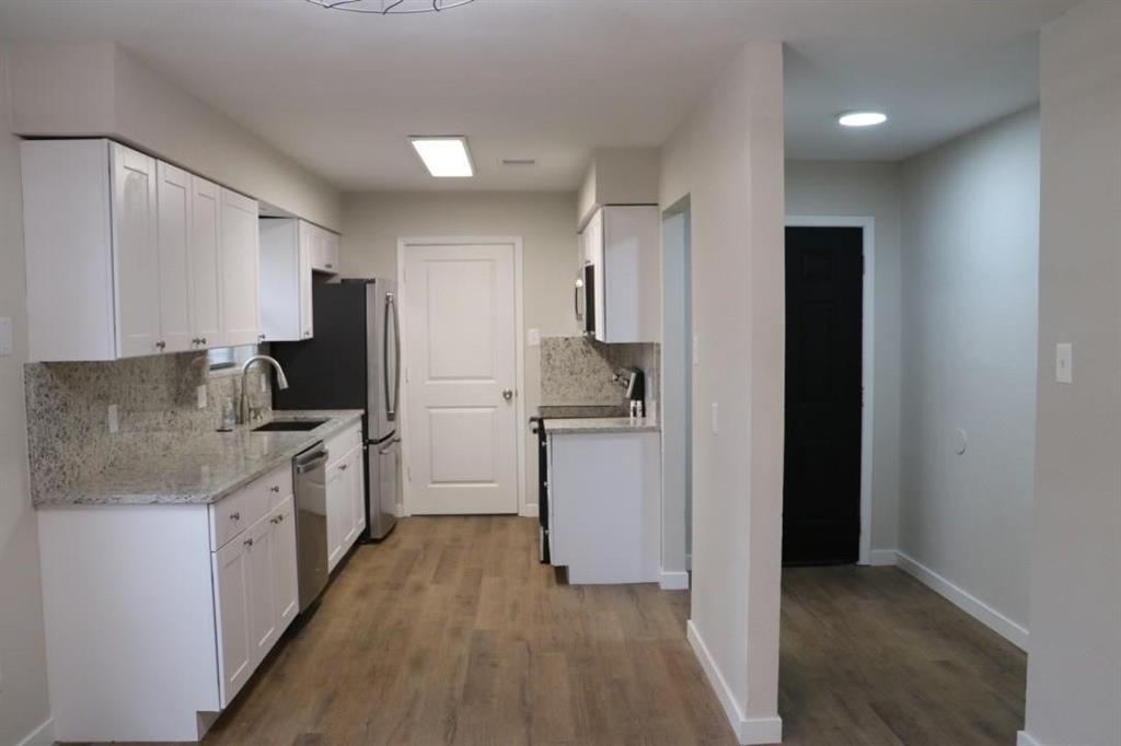 726 Cory Street Grapevine, TX 76051 - Photo 2 of 10