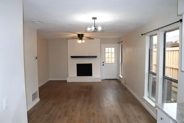 $2,250 | 726 Cory Street, Grapevine, TX 76051