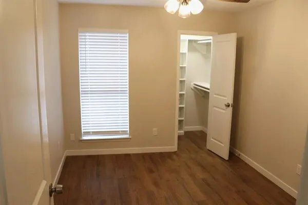 $2,250 | 726 Cory Street, Grapevine, TX 76051