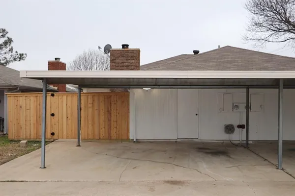 $2,250 | 726 Cory Street, Grapevine, TX 76051