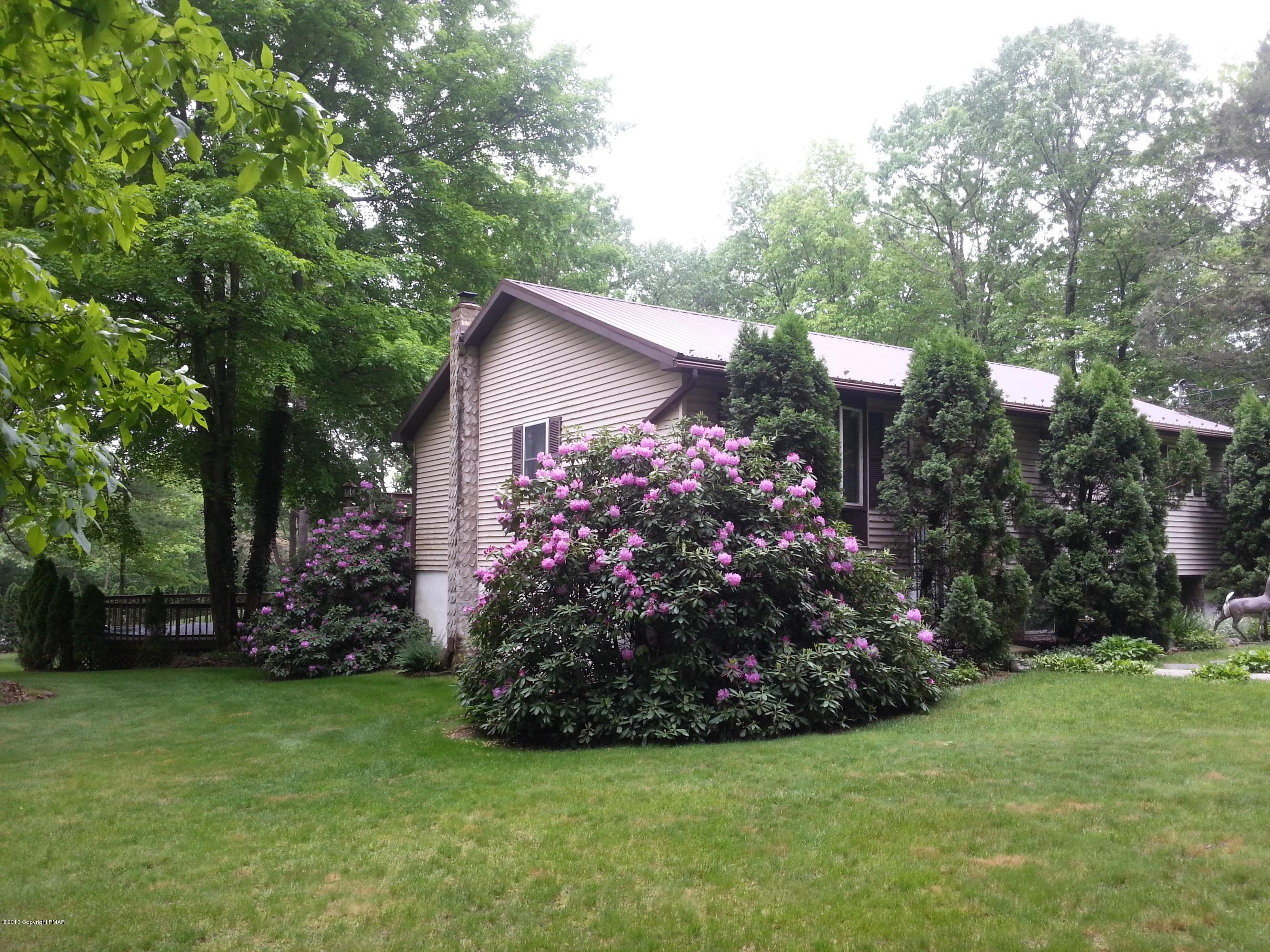 2187 Shafer Road Stroudsburg, PA 18360 - Photo 27 of 29 a view of a back yard of the house