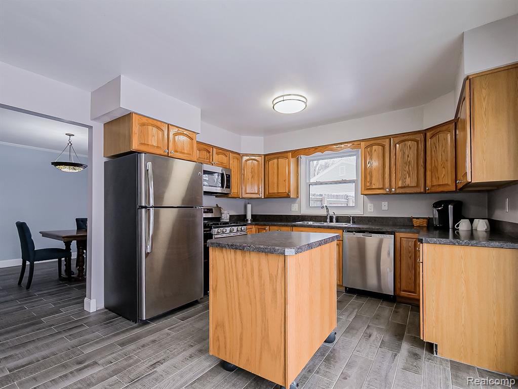 4610 Butler Drive Troy, MI 48085 - Photo 4 of 24