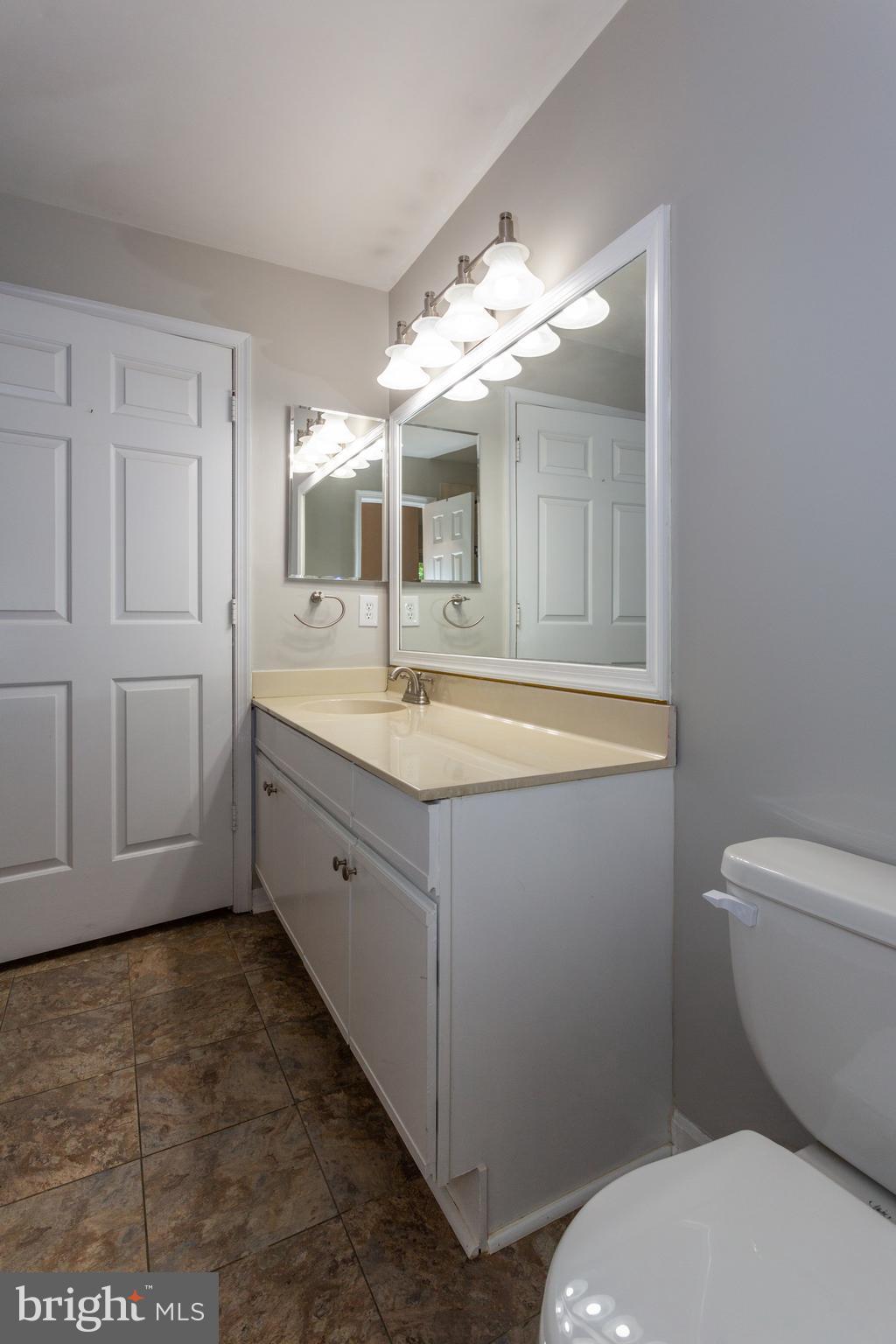 2224 Springwood Drive, Unit 102B Reston, VA 20191 - Photo 16 of 23 Bath