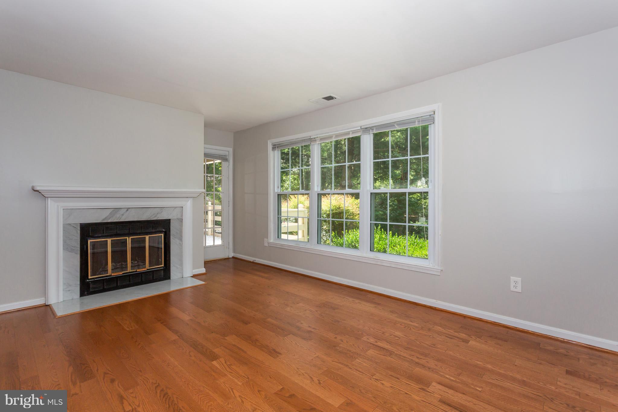 2224 Springwood Drive, Unit 102B Reston, VA 20191 - Photo 4 of 23 Living Room