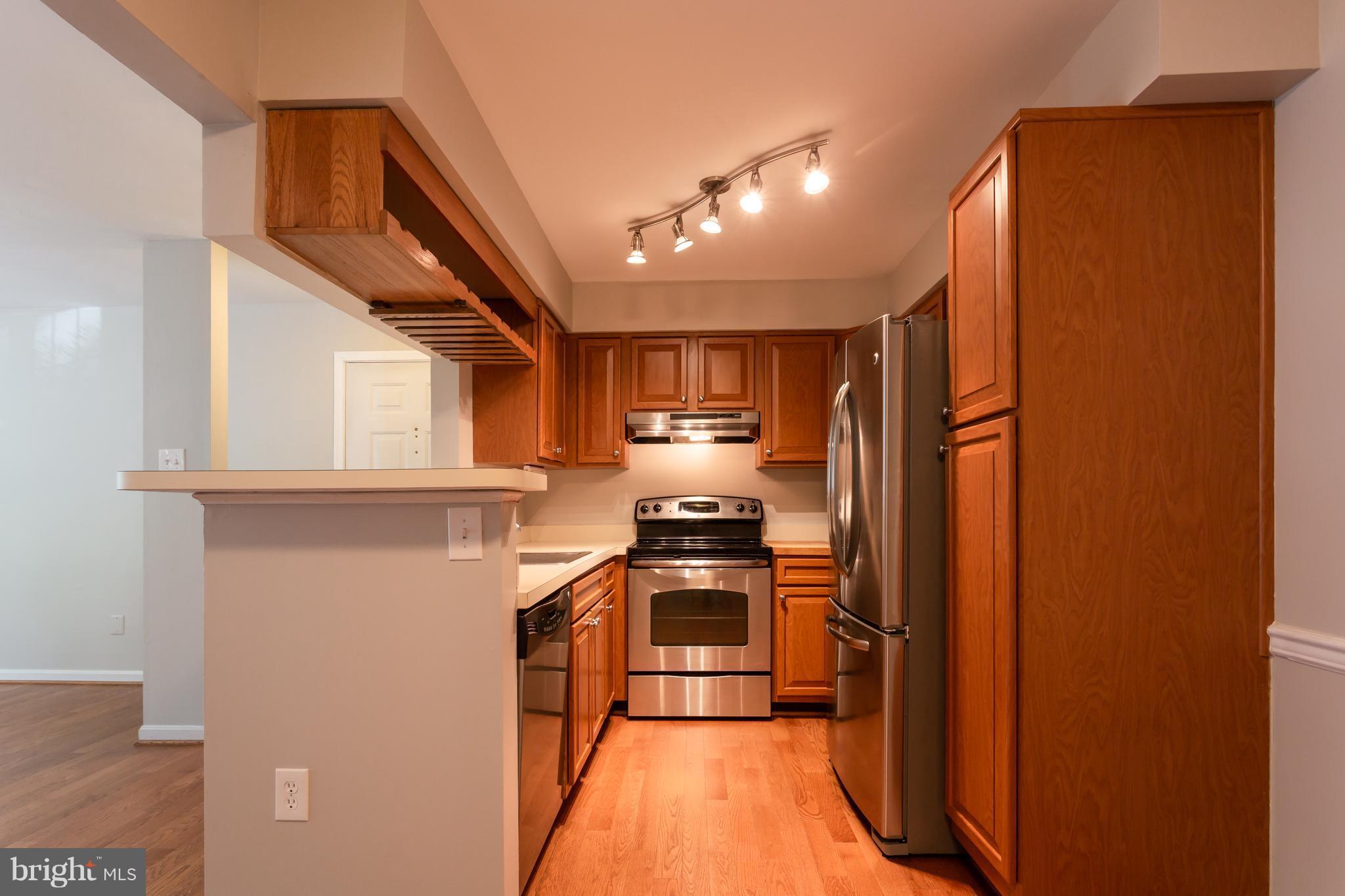 2224 Springwood Drive, Unit 102B Reston, VA 20191 - Photo 6 of 23 Kitchen
