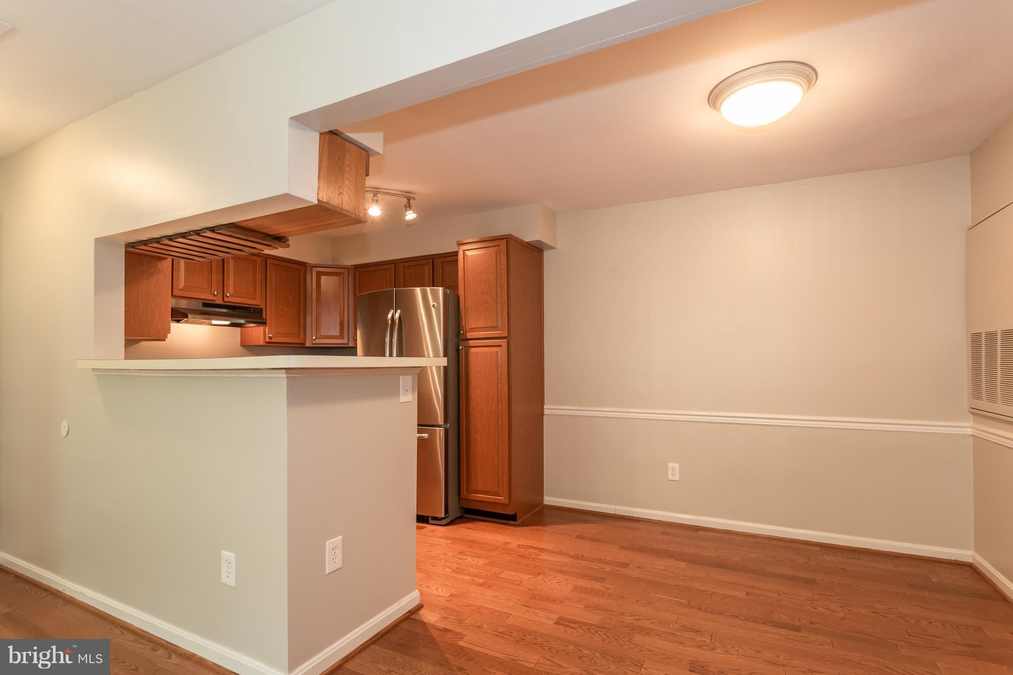 2224 Springwood Drive, Unit 102B Reston, VA 20191 - Photo 9 of 23 Dining Room