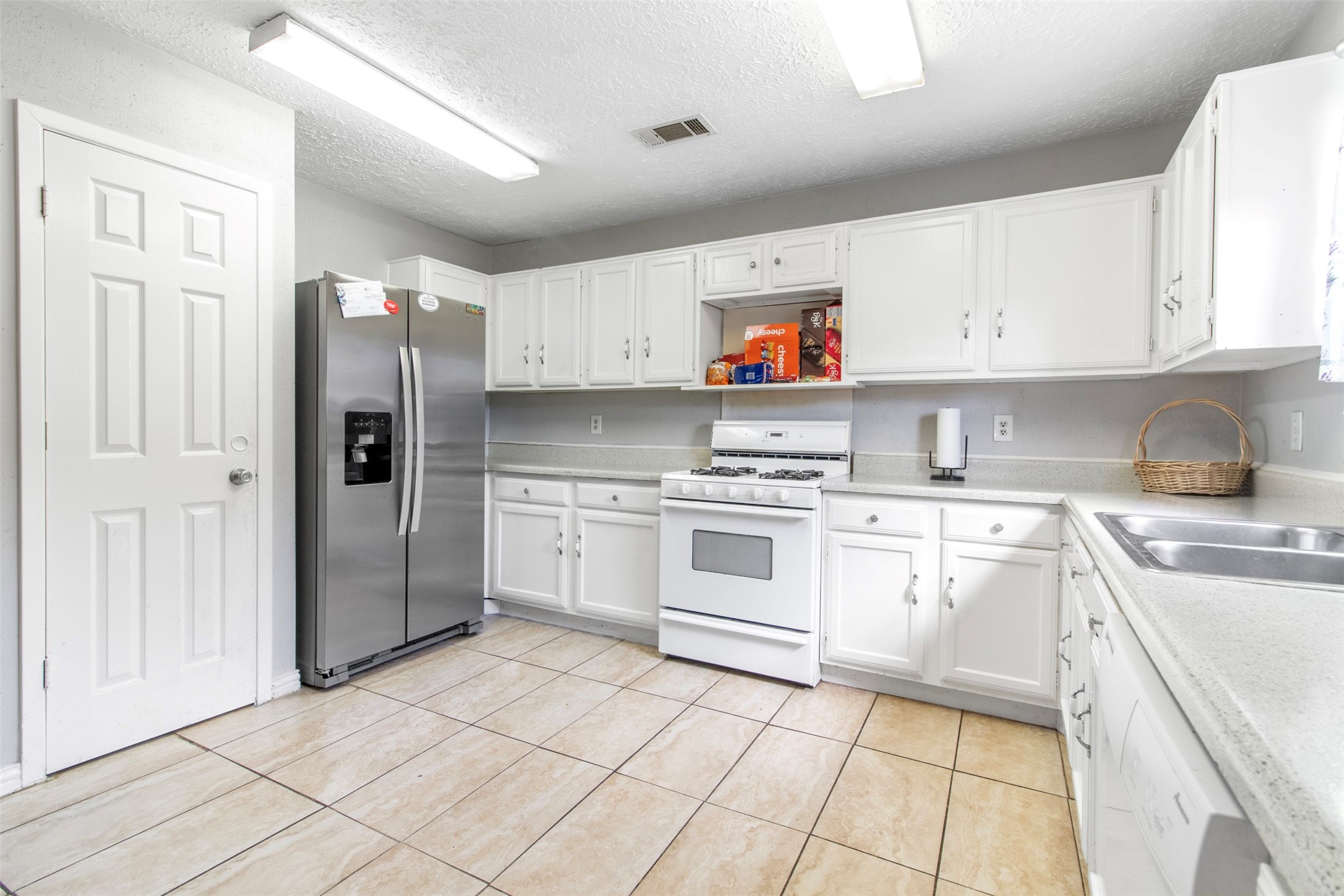 12147 Swords Creek Road Houston, TX 77067 - Photo 6 of 25