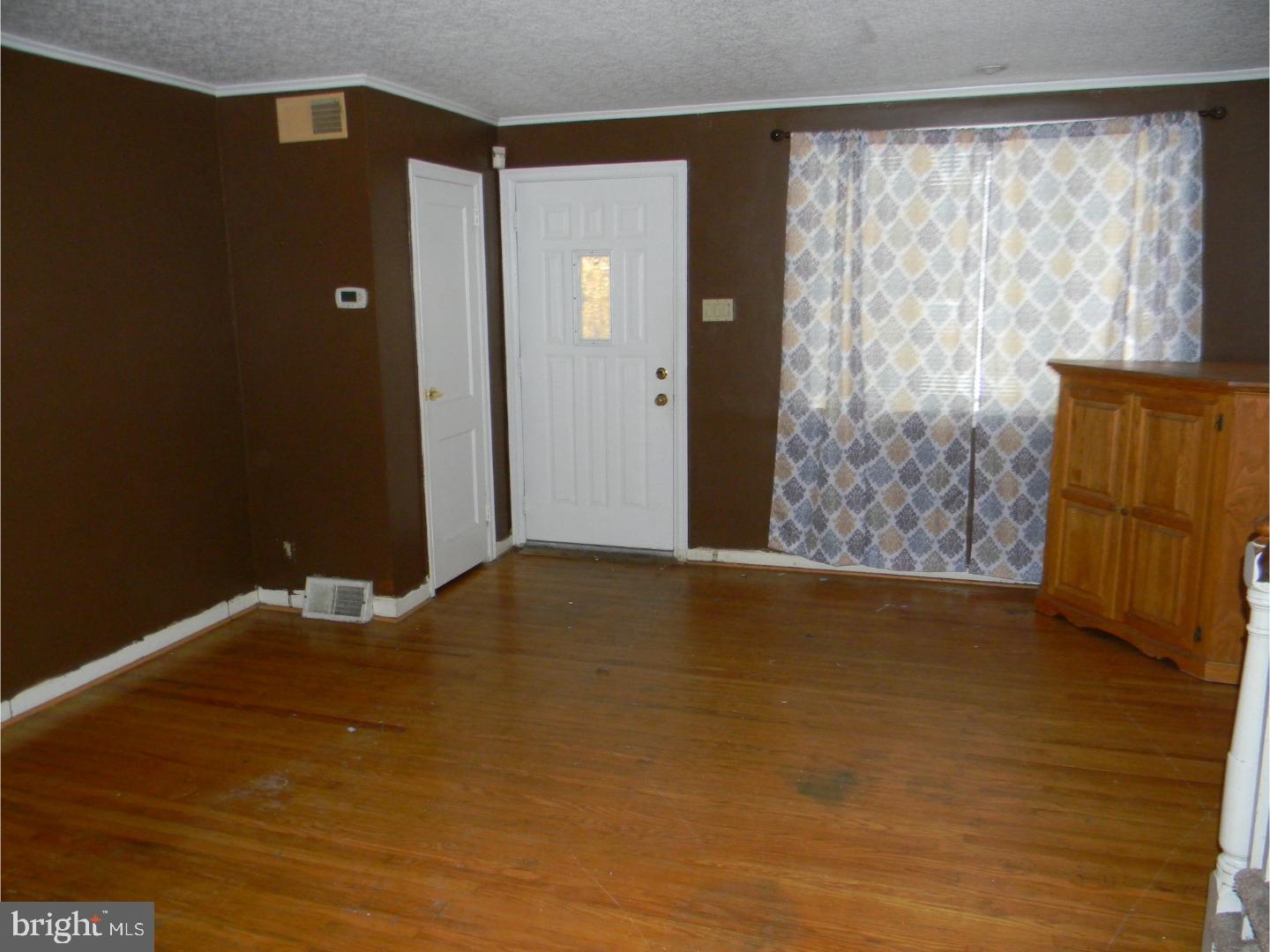 1349 Vernon Road Philadelphia, PA 19150 - Photo 10 of 22 Living Room