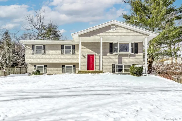 $649,000 | 11 Pine Tree Court, Valley Cottage, NY 10989