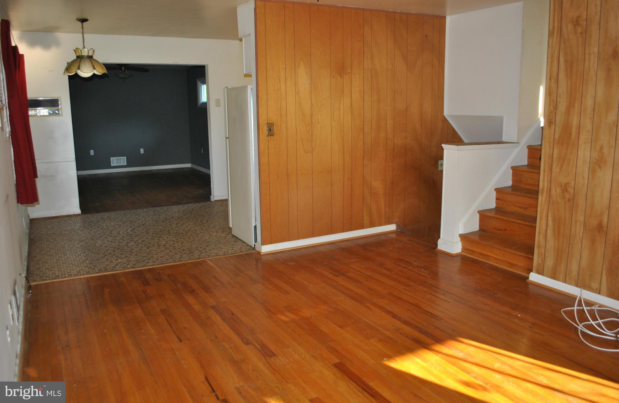 9119 Orbitan Road Baltimore, MD 21234 - Photo 3 of 15 Living Room