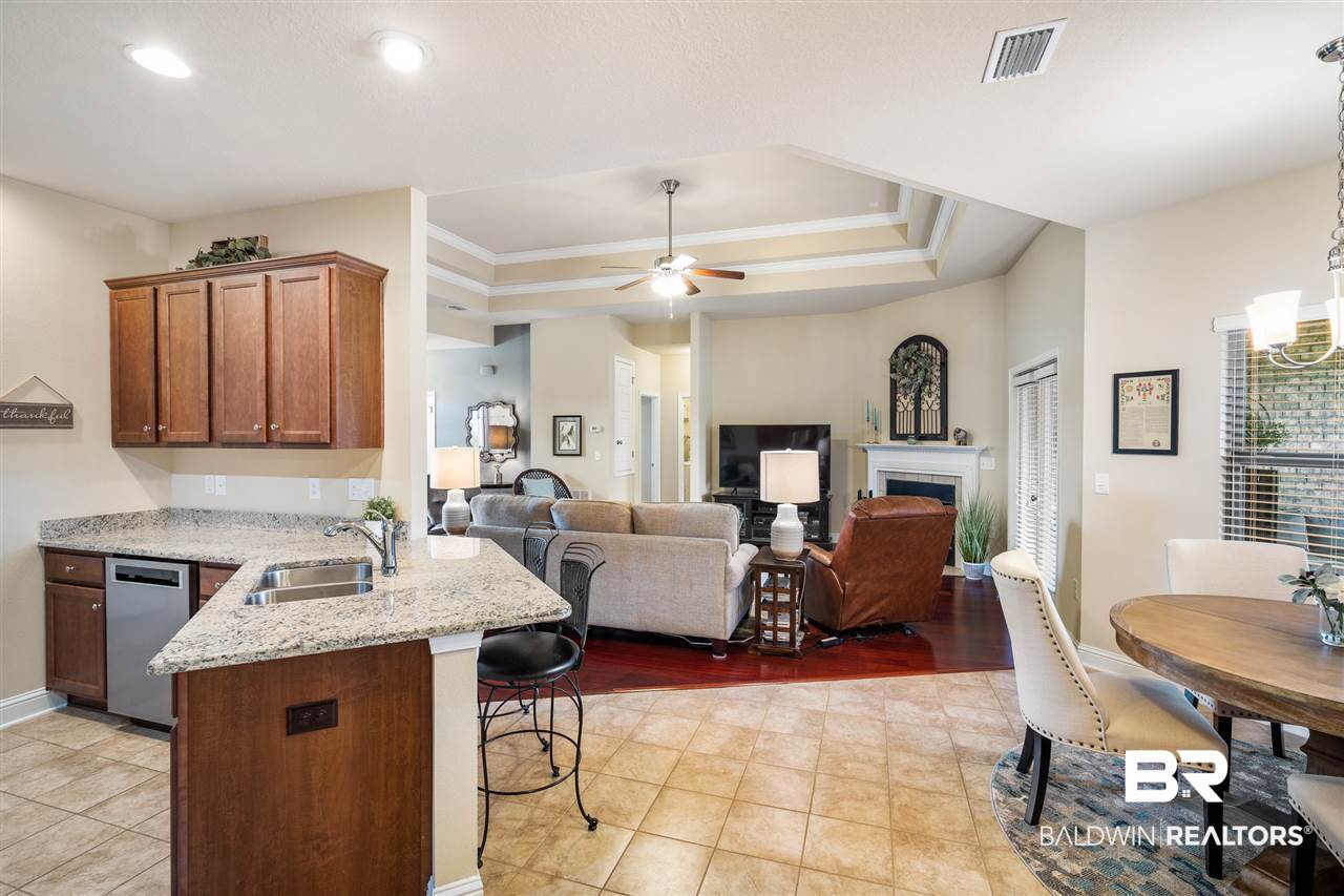 9230 Appache Lane Daphne, AL 36526 - Photo 10 of 41 Kitchen