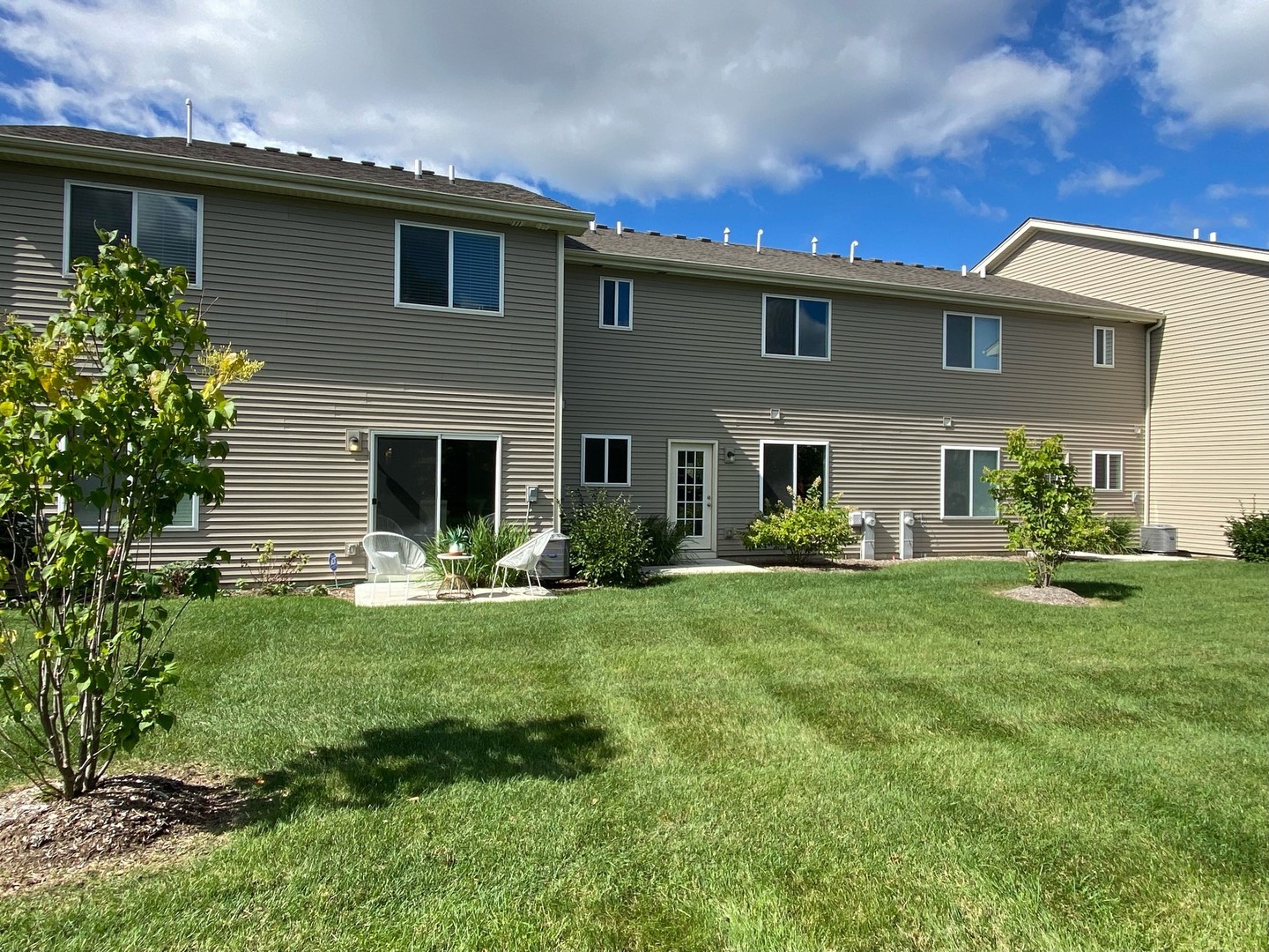 1205 Prairie View Parkway Cary, IL 60013 - Photo 11 of 14 a front view of a house with a yard