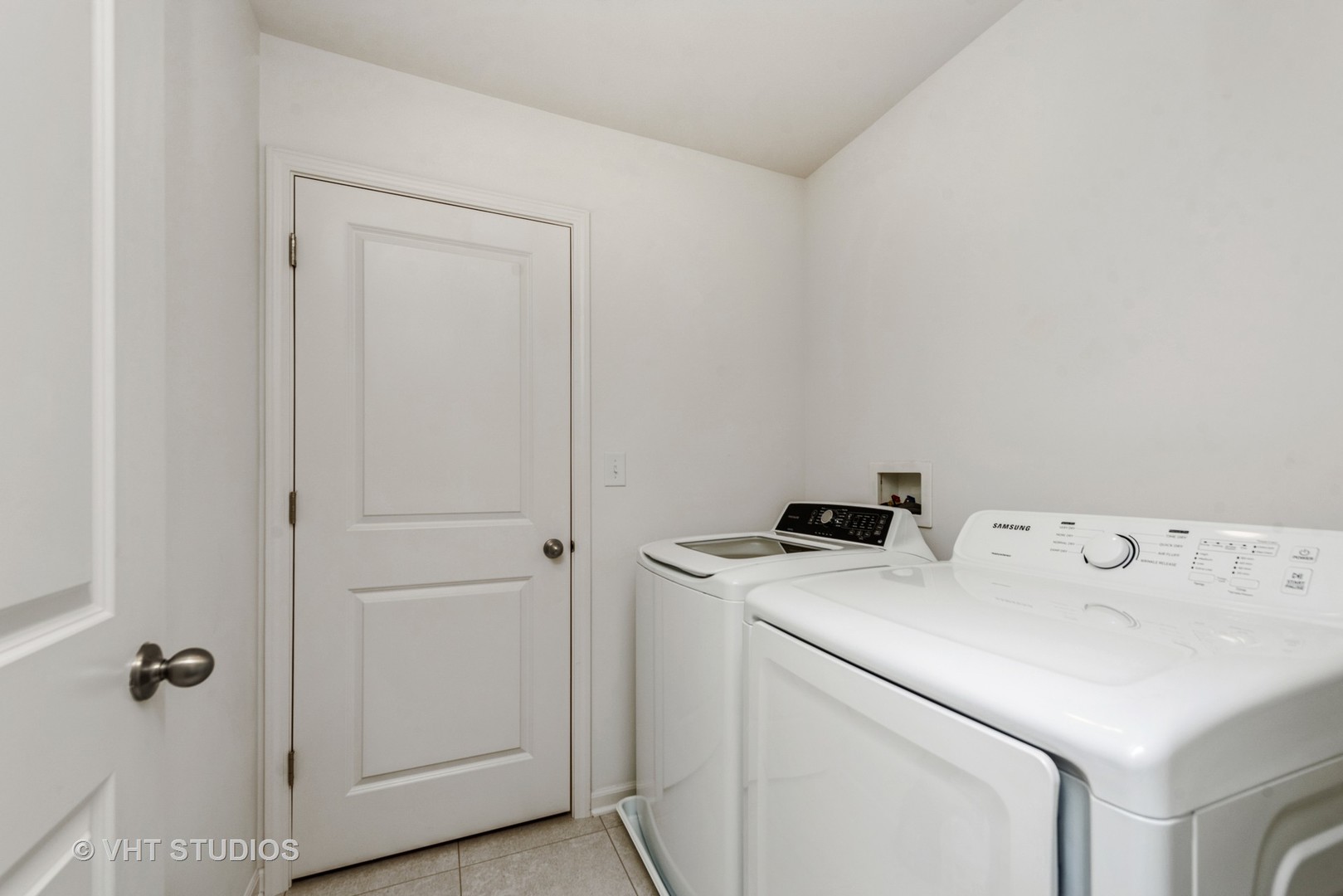 1205 Prairie View Parkway Cary, IL 60013 - Photo 10 of 14 a utility room with dryer and washer