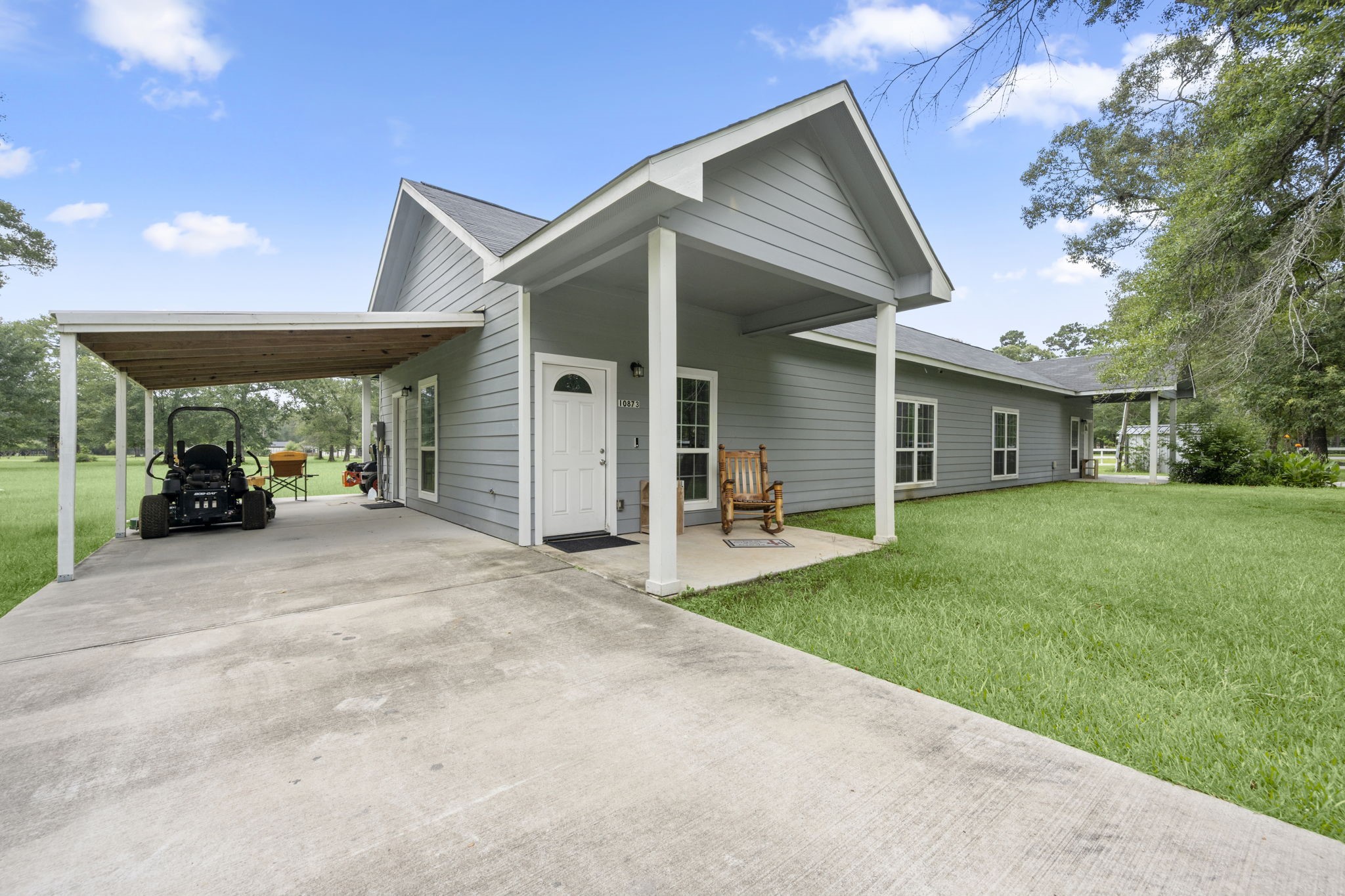 10871 Coaster Lane Conroe, TX 77306 - Photo 3 of 37 Can you see yourself relaxing on your front porch?
