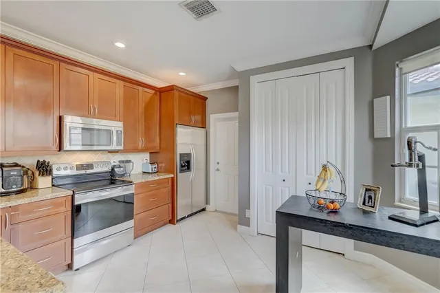 $5,800 | 1109 Northeast 16th Avenue, Fort Lauderdale, FL 33304