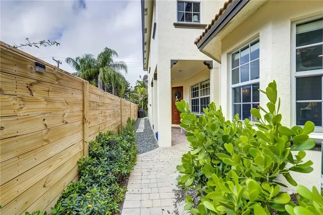 $5,800 | 1109 Northeast 16th Avenue, Fort Lauderdale, FL 33304