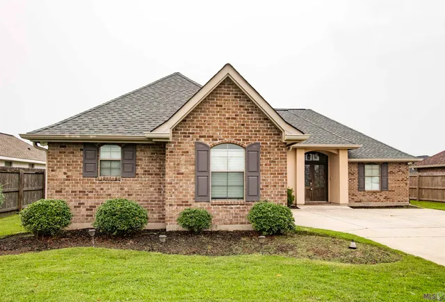 $297,000 | 12 Summerlin Drive, Laplace, LA 70068