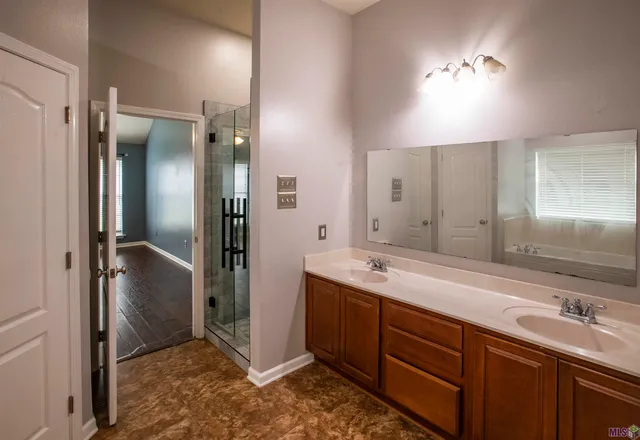 $297,000 | 12 Summerlin Drive, Laplace, LA 70068