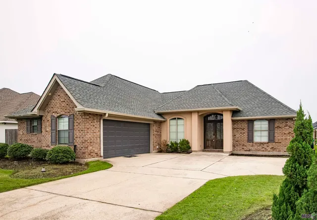 $297,000 | 12 Summerlin Drive, Laplace, LA 70068