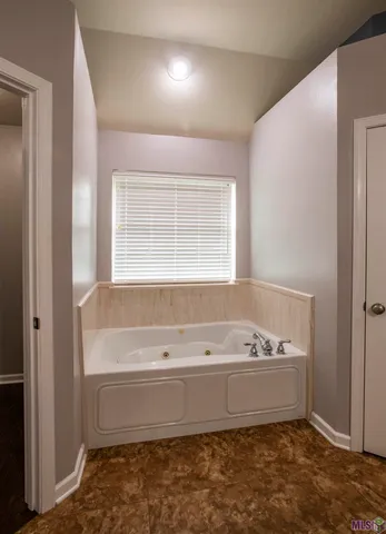 $297,000 | 12 Summerlin Drive, Laplace, LA 70068