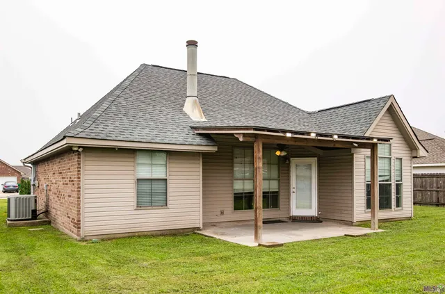 $297,000 | 12 Summerlin Drive, Laplace, LA 70068