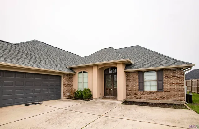 $297,000 | 12 Summerlin Drive, Laplace, LA 70068