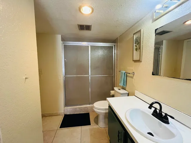 $1,800 | 4160 Inverrary Drive, Unit 207, Lauderhill, FL 33319