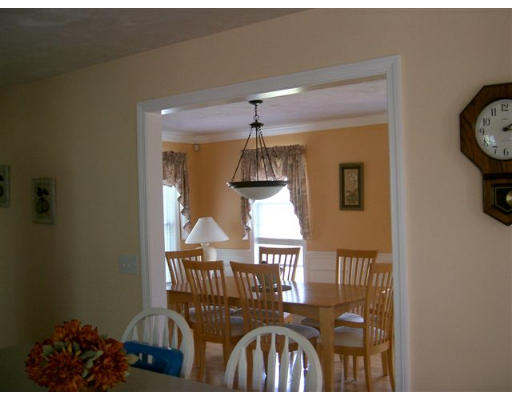 53 Red Barn Road Holden, MA 01520 - Photo 4 of 5 Gallery Image 4