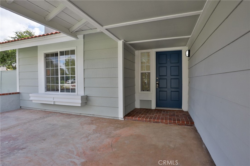 45800 Classic Way Temecula, CA 92592 - Photo 8 of 61 an empty room with windows