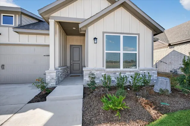 $331,760 | 2220 Trailside Drive, Sherman, TX 75092