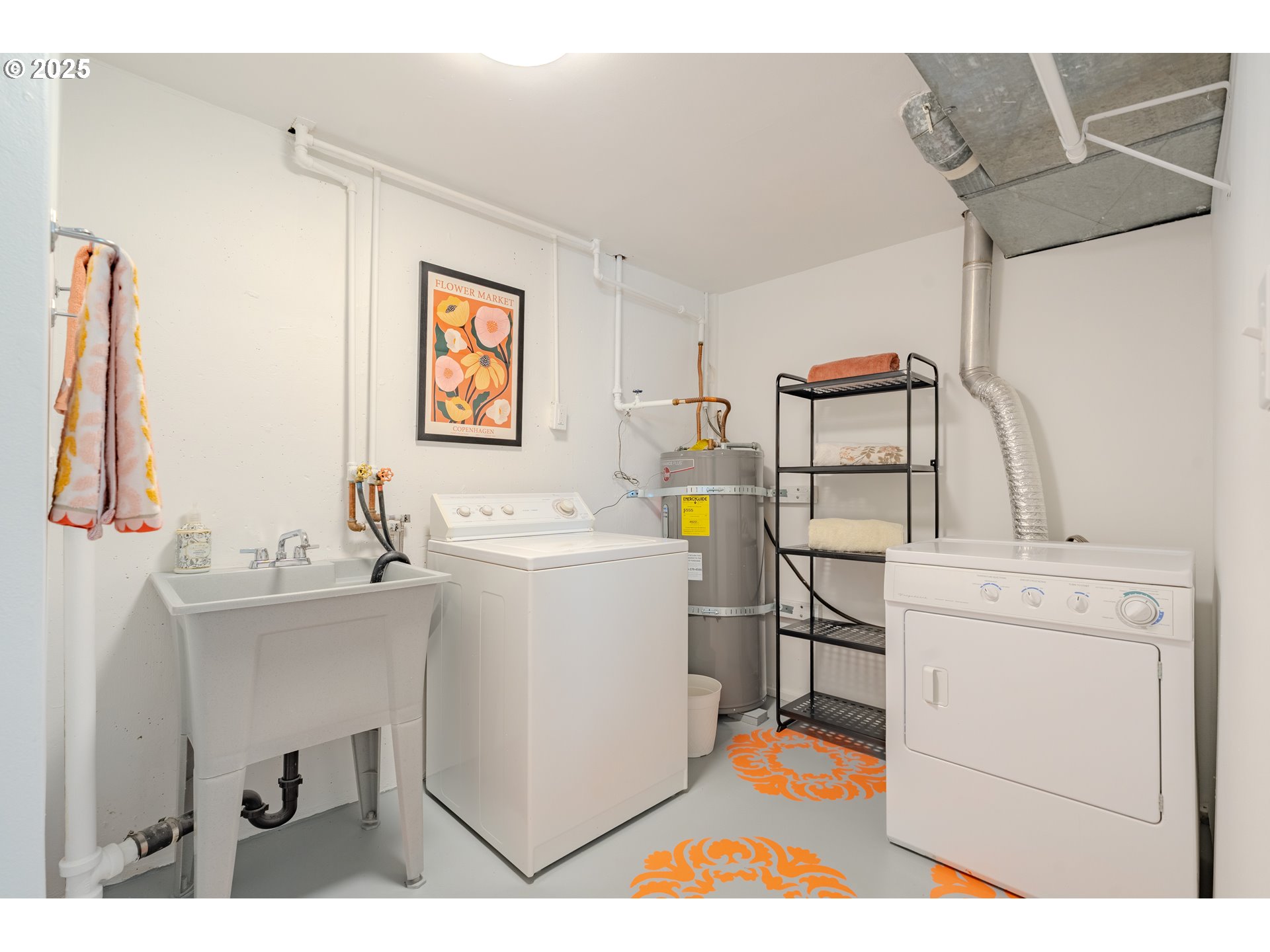 2146 Southeast 185th Avenue Gresham, OR 97233 - Photo 39 of 48 a utility room with dryer and washer